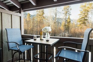 Outdoor dining - Outpost: Raspberry 3723 - Remodeled! (WIlson)