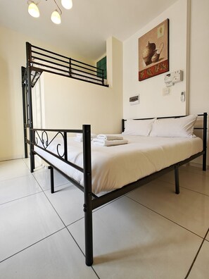 Bügeleisen/Bügelbrett, WLAN, Bettwäsche