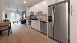 Fridge, dining tables - Landing | Spectacular 1BD, Pool, Gym (Austin)