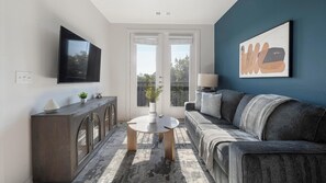 Smart TV - Landing | Modern 1BD, Pool, Gym (Austin)