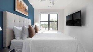 Desk, iron/ironing board, WiFi, bed sheets - Landing | Modern 1BD, Pool, Gym (Austin)