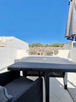 Outdoor dining - Corner view 4  1 bedroom apartment (Marsaskala)