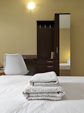 Iron/ironing board, WiFi, bed sheets - Corner view 4  1 bedroom apartment (Marsaskala)