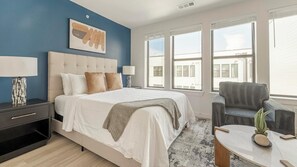 Desk, iron/ironing board, WiFi, bed sheets - Landing | Stunning Studio, Pool, Gym (Austin)