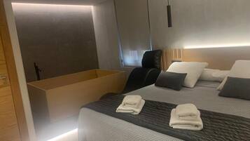 Superior Suite, Mountain View | Soundproofing, free WiFi