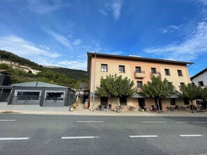 Exterior - Hostal Ibaisek (Zudaire)