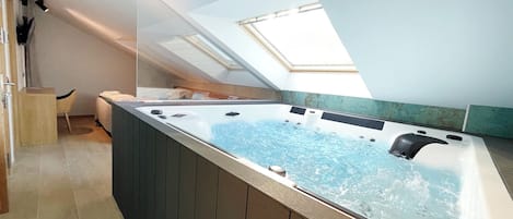 Soundproofing, free WiFi