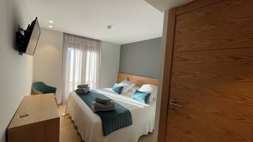 Habitación doble Confort, balcón, vista a la montaña | Insonorización y wifi gratis