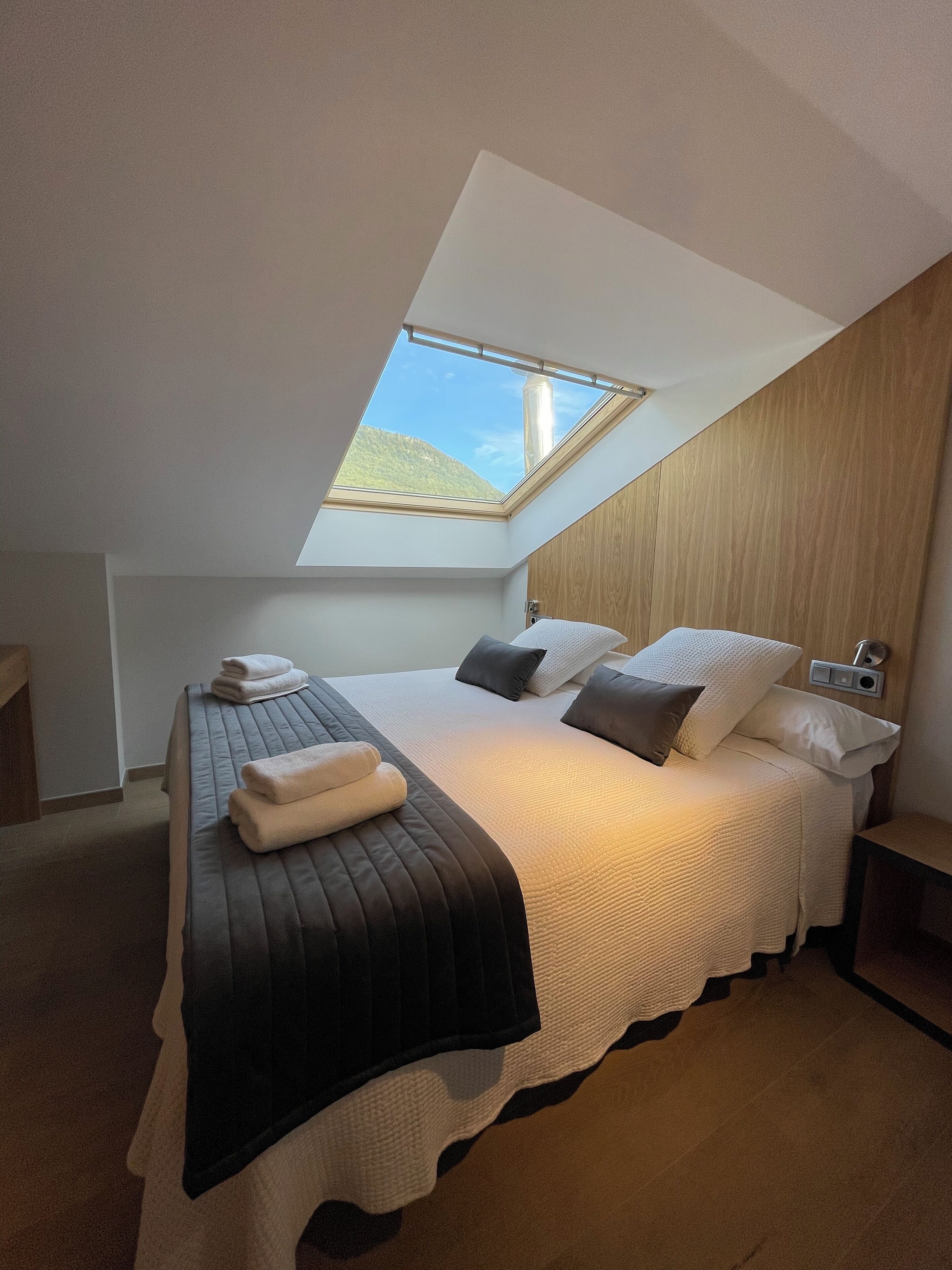 تجهيزات عازلة للصوت وواي فاي مجانًا