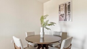Dining - Landing | Amazing 2BD, Gym, Clubhouse (Pasadena)