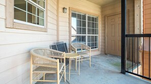Terrace/patio - Landing | Stylish 2BD, Pool, Gym (Pasadena)