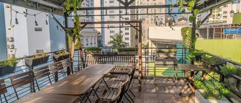 تناول الطعام بالخارج