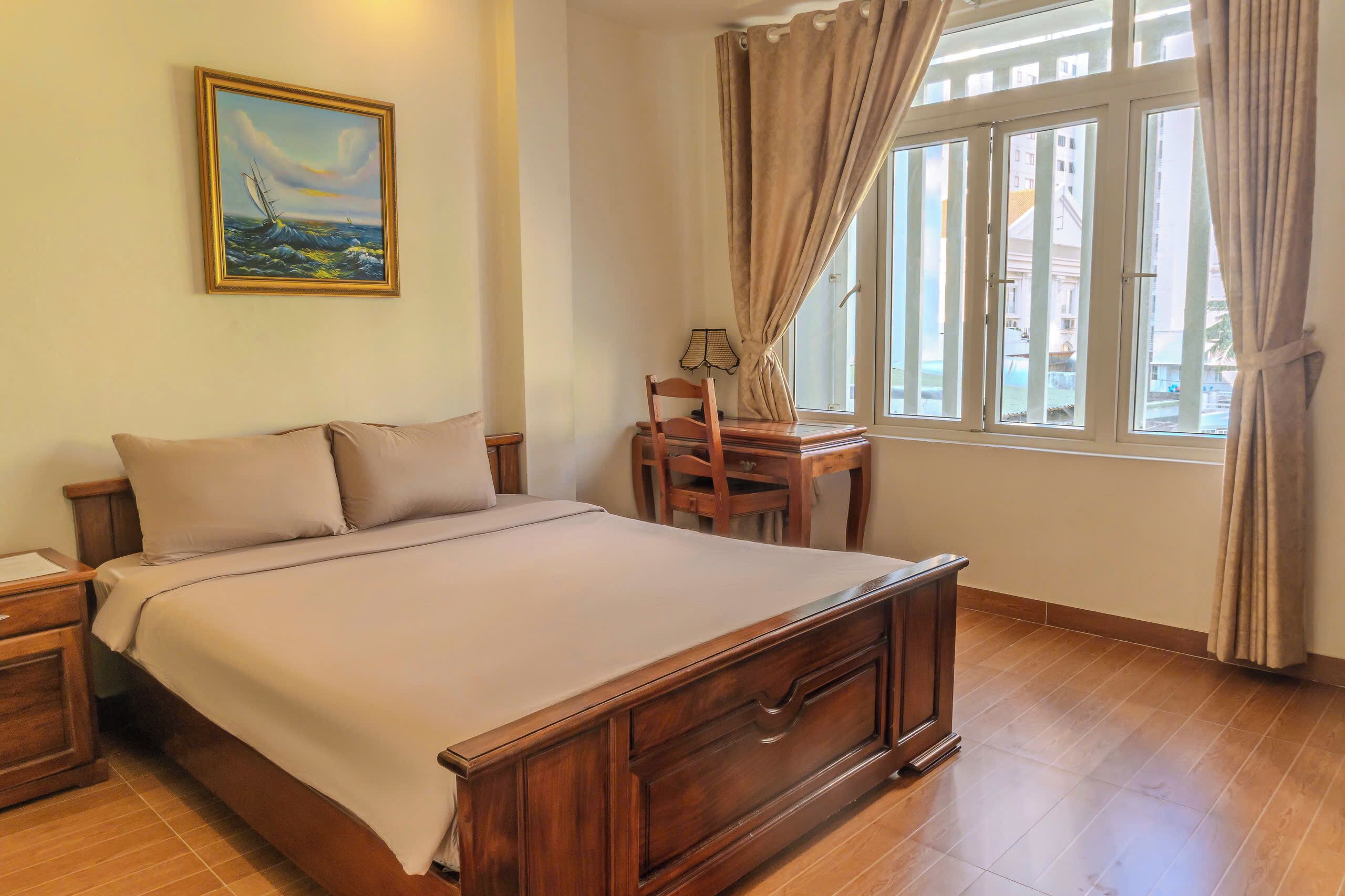 5 bedrooms, iron/ironing board, free WiFi