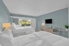 مكواة/لوح كي وخدمة الإنترنت وملاءات أسرّة