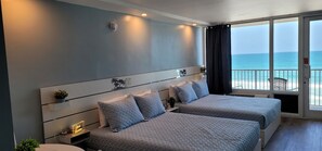 Tabla de planchar con plancha, wifi gratis y ropa de cama 