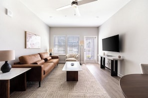 Smart TV - Landing | Stunning 2BD, Pool, Gym (Palm Bay)
