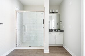 Bathroom - Landing | Incredible 2BD, Pool, Gym (Palm Bay)
