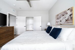2 bedrooms, desk, iron/ironing board, WiFi - Landing | Stunning 2BD, Pool, Gym (Palm Bay)