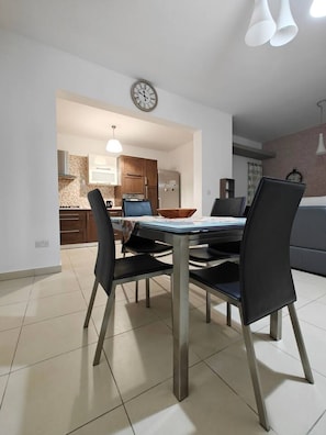 Dining - Cozy Vibe  2 bedroom aparment (Marsaskala)