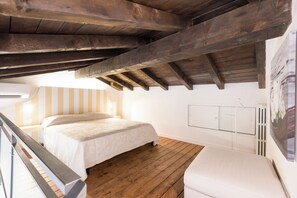 Iron/ironing board, WiFi, bed sheets - LUXURY Apartment Milan Center (Milano)