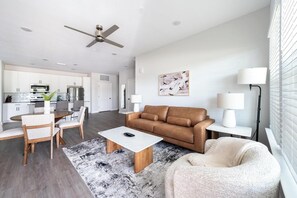 Smart TV - Landing | Spectacular 2BD, Gym, Pool (Palm Bay)