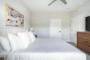 2 bedrooms, desk, iron/ironing board, WiFi - Landing | Modern 2BD, Gym, Pool (Palm Bay)