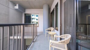 Terrace/patio - Landing | Chic 2BD, Tennis Court, Gym (Houston)