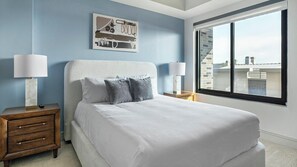 Desk, iron/ironing board, WiFi, bed sheets