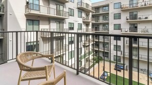 Property grounds - Landing | Spectacular 1BD, Tennis Court, Gym (Houston)