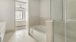 Bathroom - Landing | Spectacular 1BD, Tennis Court, Gym (Houston)