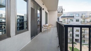 Property grounds - Landing | Stunning 2BD, Tennis Court, Gym (Houston)