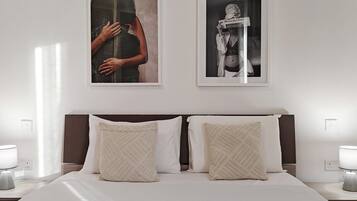 Desk, iron/ironing board, WiFi, bed sheets