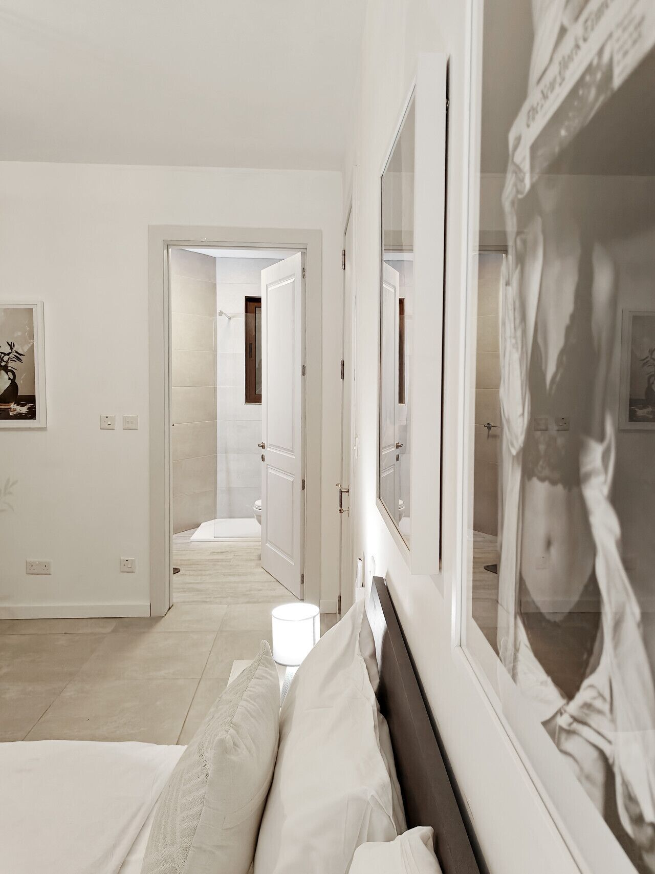 Skrivebord, strygejern/strygebræt, Wi-Fi, sengetøj