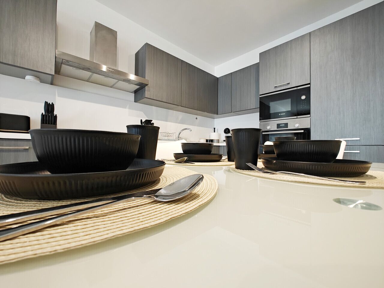 Køleskab, mikrobølgeovn, ovn, kogeplade