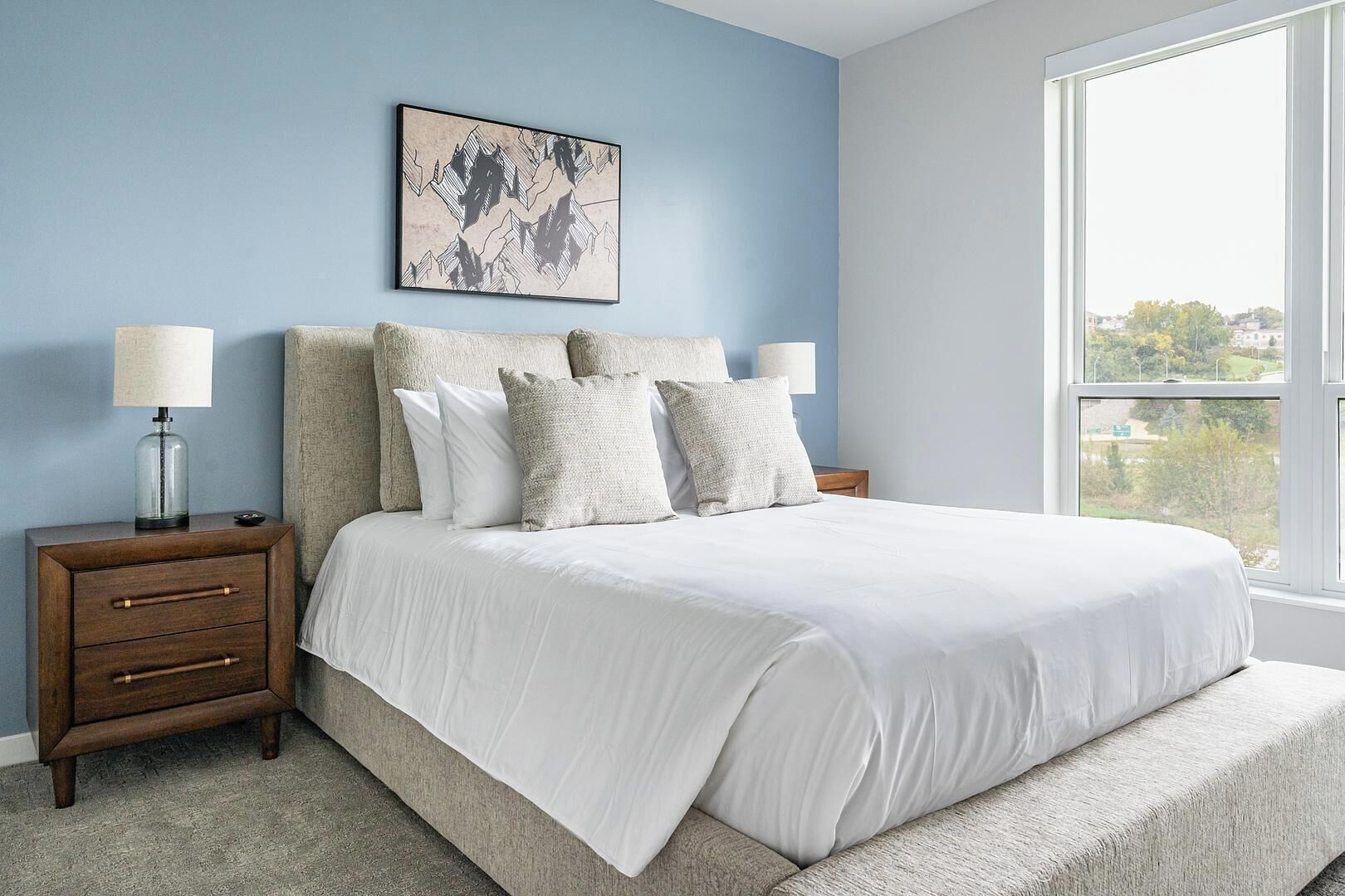 Desk, iron/ironing board, WiFi, bed sheets