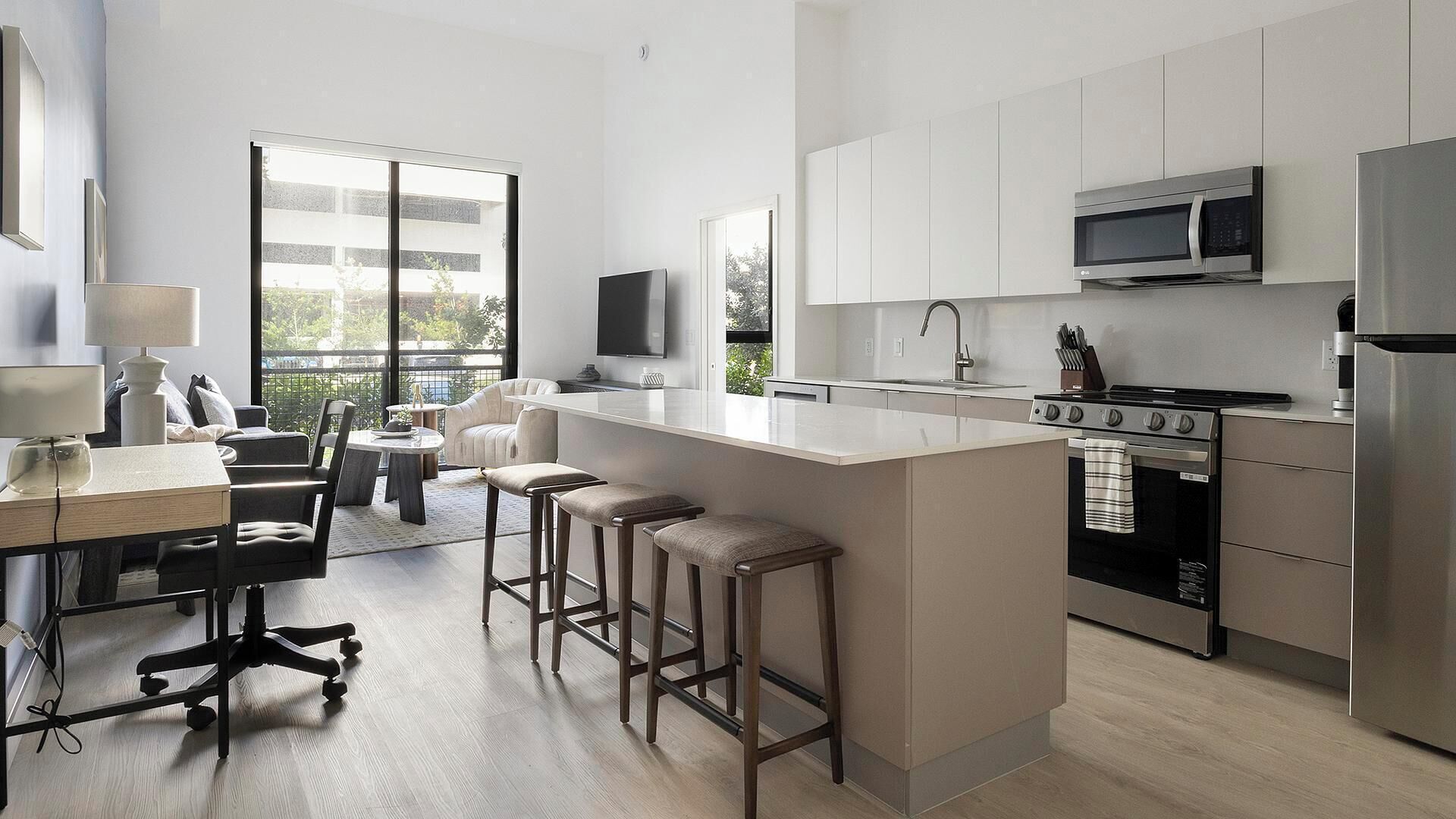 Refrigerador y comedor 