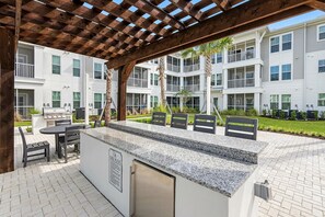 Outdoor dining - Landing | Chic 2BD, Pool, Clubhouse (Vero Beach)