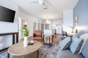 Smart TV - Landing | Beautiful 2BD, Pool, Clubhouse (Vero Beach)