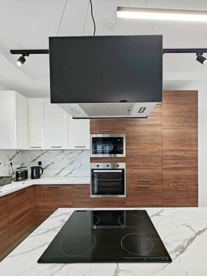 Fridge, microwave, oven, stovetop - Valley view 2 2 bedroom aparment (Luqa)