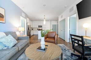 Smart TV - Landing | Amazing 2BD, Gym, Yoga Studio (Vero Beach)
