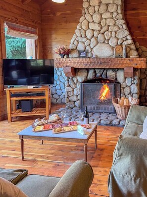 Family Cabin, Lake View | Living area
