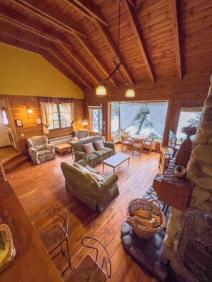 เคบินสำหรับครอบครัว, วิวทะเลสาบ | บริเวณนั่งเล่น