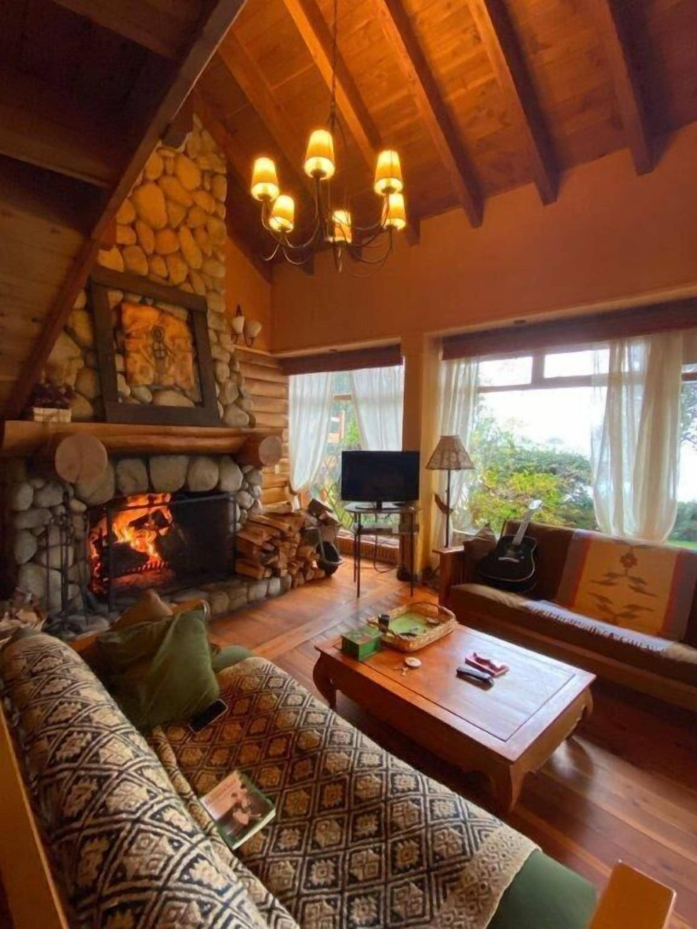 클래식 캐빈, 호수 전망 | 거실 공간