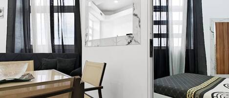 Fer et planche à repasser, Wi-Fi, draps fournis