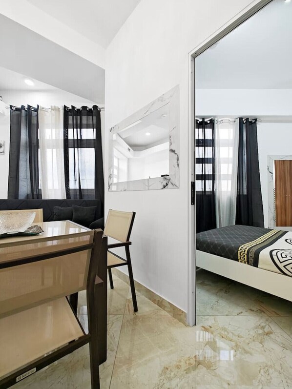 Fer et planche à repasser, Wi-Fi, draps fournis