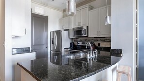Fridge, dining tables - Landing | Stylish 1BD, Gym, Clubhouse (Houston)