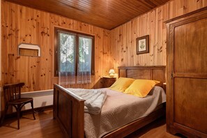 Silitysrauta/-lauta, Wi-Fi, vuodevaatteet