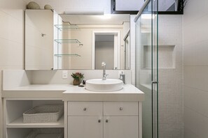 Hair dryer, towels - 500m from Jurerê Beach | 300MB WI-FI #JA41 (Florianópolis)