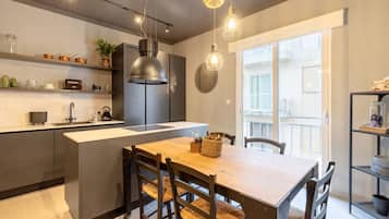 Fridge, microwave, oven, stovetop
