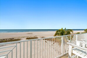 On the beach, sun-loungers, beach towels - Stunning OCEANFRONT home w/gorgeous beach views. Walk the beach to Times Square (Fort Myers Beach)